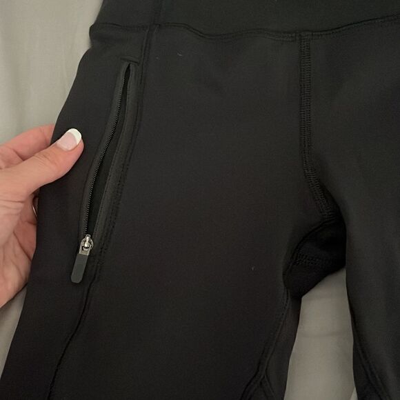 Lululemon 7/8 zippered front pocket leggings sz 2 - Picture 2 of 5